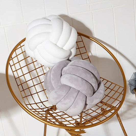 Knotted Pillow